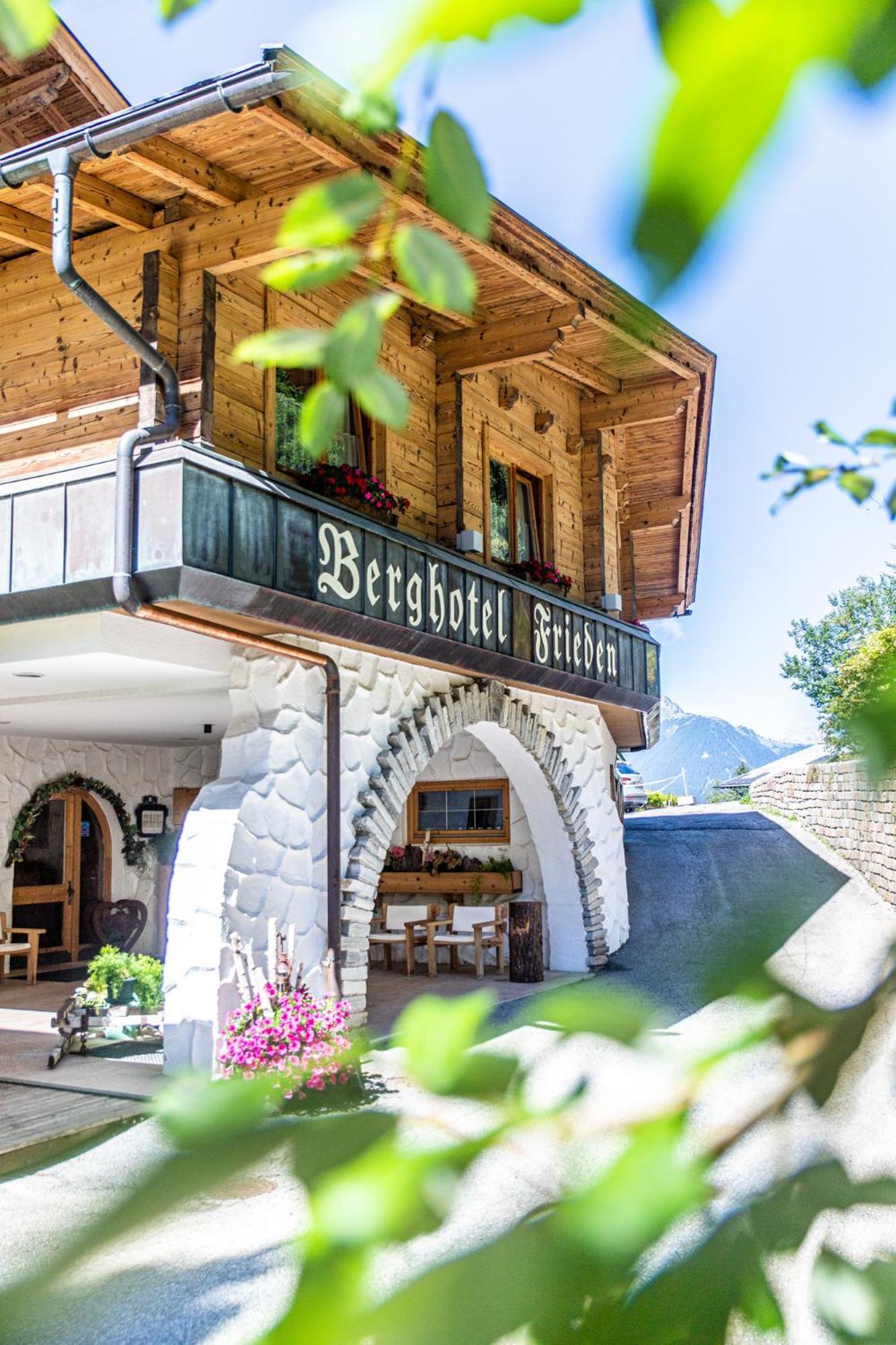 Frieden DAS Alpine Panorama Hotel Hochpillberg Exterior foto